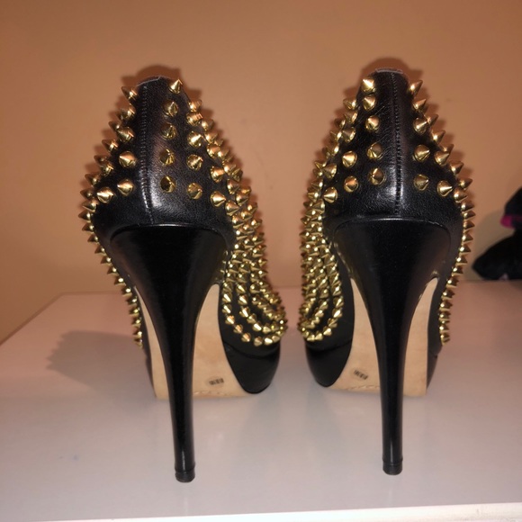 NWOT VINCE CAMUTO ”Mandie” SEXY Studded Spike Peep Toe Heels/ Pumps - Picture 6 of 10